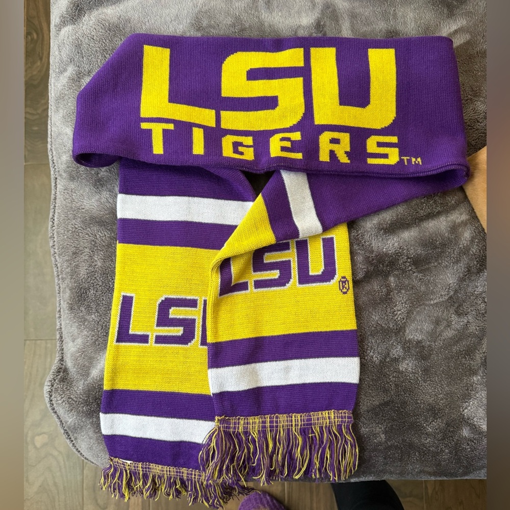 LSU scarf - Picture 2 of 3